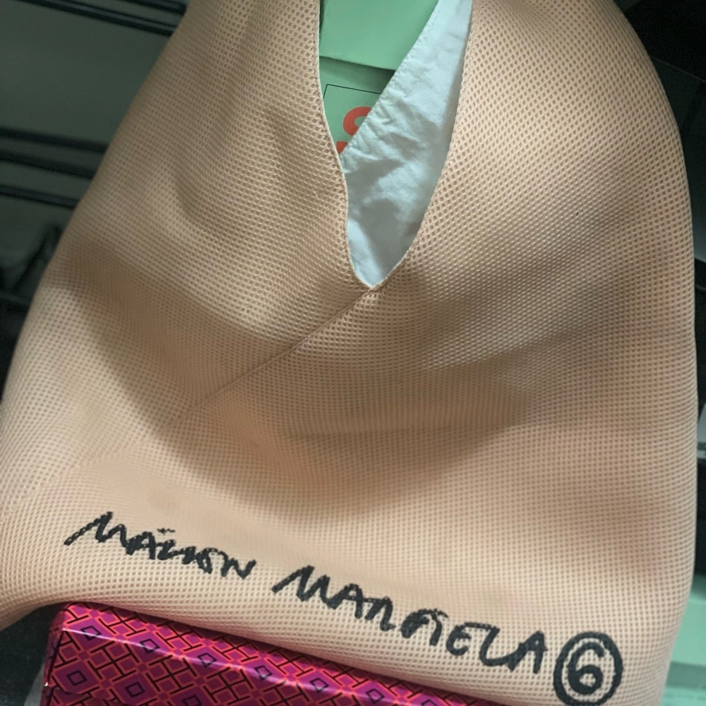 MM6 MAISON MARGIELA
Peach Mesh Triangle Tote